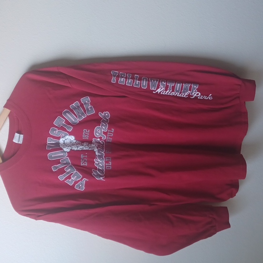 Gildan Yellowstone National Park Long Sleeve Graphic Crew Neck Shirt XL